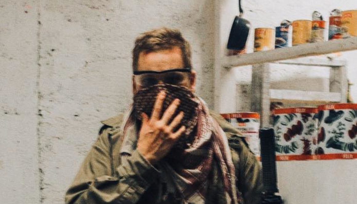 pekka holding a scarf